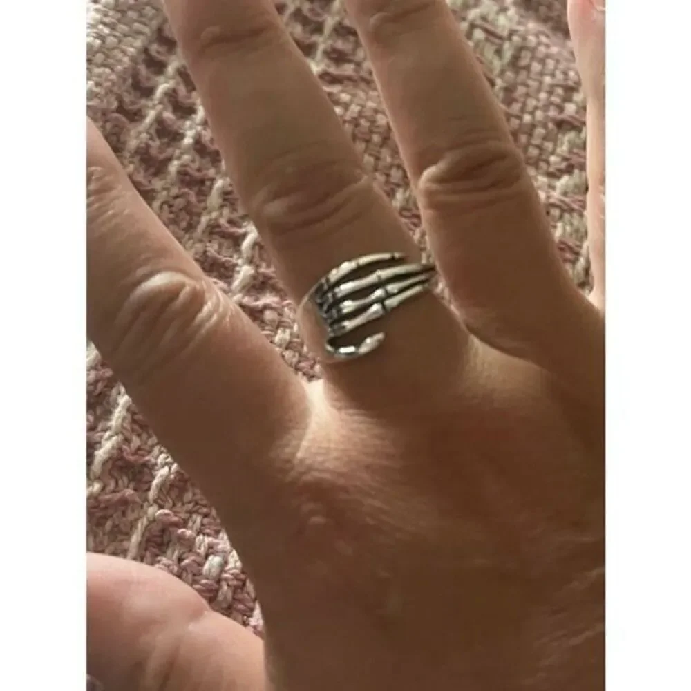The Skeleton Ring in 925